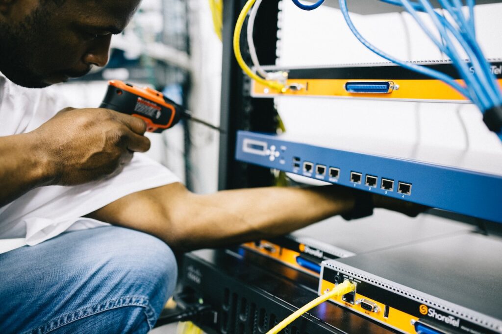 installation and maintenance professionals - how many jobs are available in telecommunications equipment