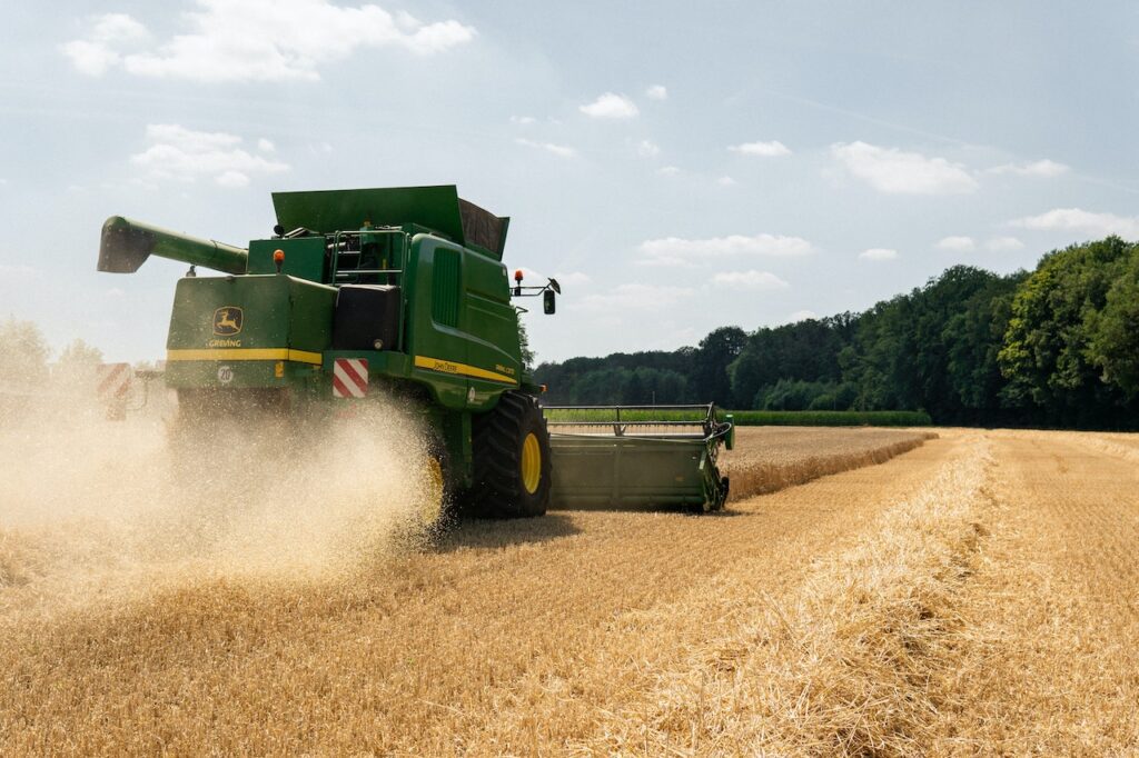 combine harvester - how many jobs are available in industrial machinery/components