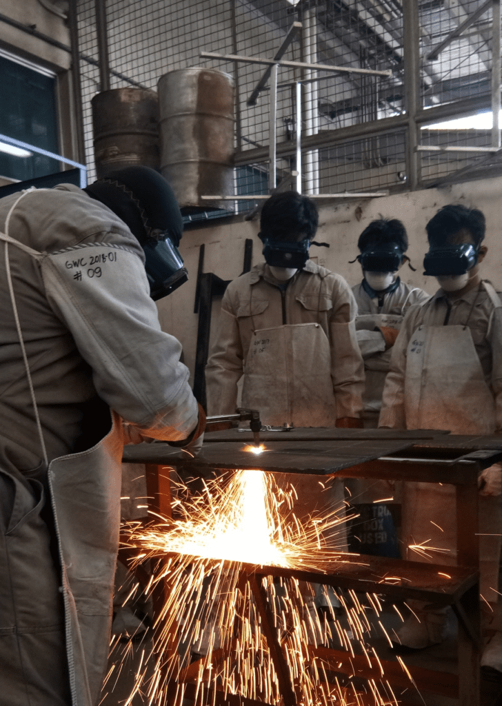 how to become a metal fabricator