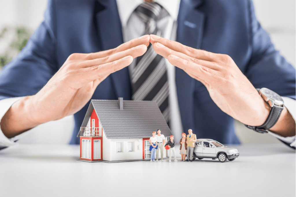 how many jobs are available in property-casualty insurers